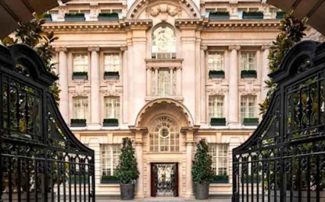 Luxurious 5-Stars Hotel
